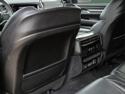 Certified 2022 Jeep Wagoneer Series II AWD/4WD image 30
