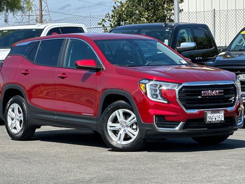 Used 2024 GMC Terrain SLE image 2