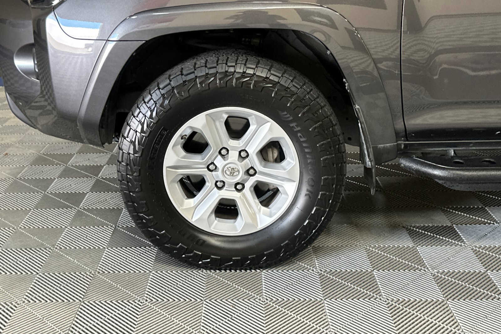 Used 2018 Toyota 4Runner SR5 AWD/4WD image 43