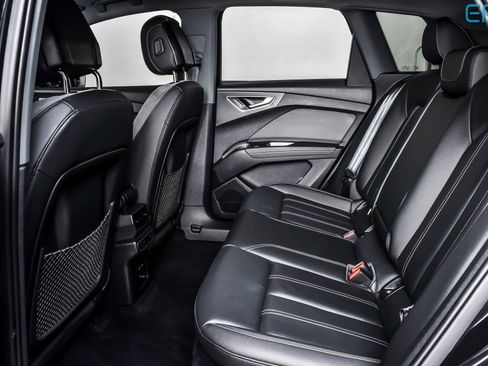 Used 2024 Audi Q4 e-tron Premium Plus image 21