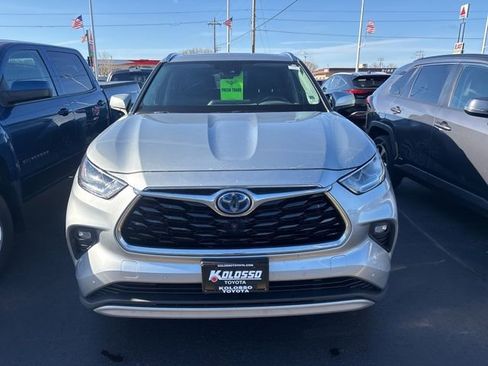 Used 2020 Toyota Highlander Platinum AWD/4WD image 2