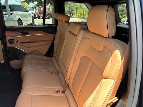 Used 2023 Jeep Grand Cherokee Summit AWD/4WD image 38