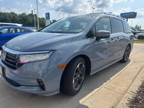 Used 2023 Honda Odyssey Elite image 2