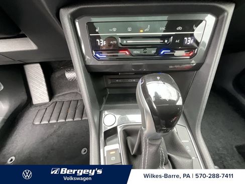 Used 2024 Volkswagen Tiguan SE AWD/4WD image 11