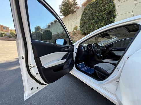 Used 2018 MAZDA MAZDA3 Grand Touring image 30