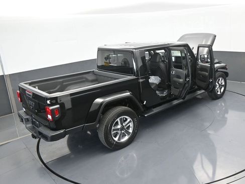 Used 2024 Jeep Gladiator Sport w/ Premium Package image 65