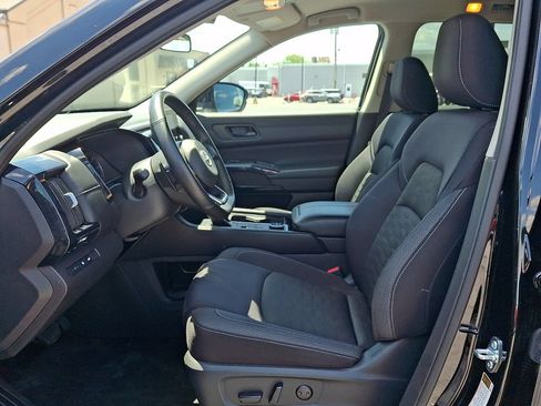 Used 2025 Nissan Pathfinder SV AWD/4WD image 15
