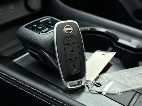 Used 2023 Nissan Rogue SL w/ SL Premium Package image 24