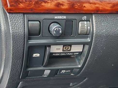 Used 2011 Subaru Outback 2.5i Limited w/ PWR Moonroof Pkg AWD/4WD image 24