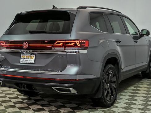 Certified 2024 Volkswagen Atlas SE w/ Black Wheel Package AWD/4WD image 8