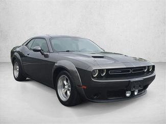 Used 2019 Dodge Challenger SXT RWD video 3