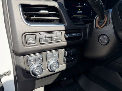 Used 2024 GMC Yukon XL AT4 w/ AT4 Premium Plus Package AWD/4WD image 22
