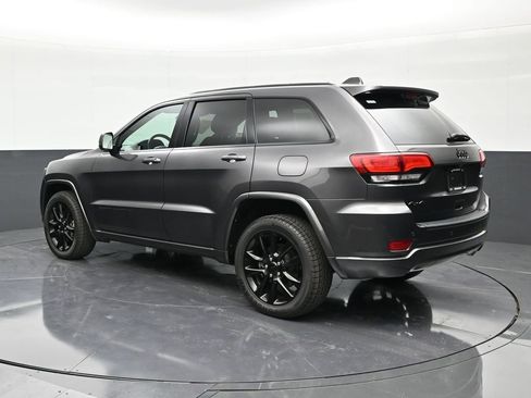 Used 2021 Jeep Grand Cherokee Laredo X image 3