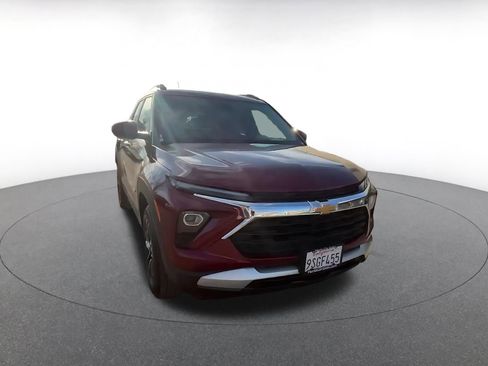 Used 2025 Chevrolet TrailBlazer LT image 3