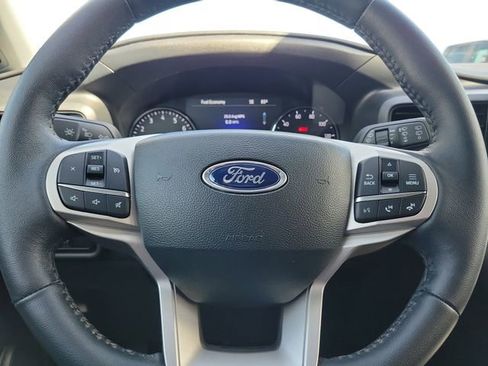 Used 2023 Ford Explorer XLT image 18