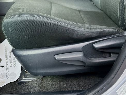 Used 2013 Toyota RAV4 XLE AWD/4WD image 18