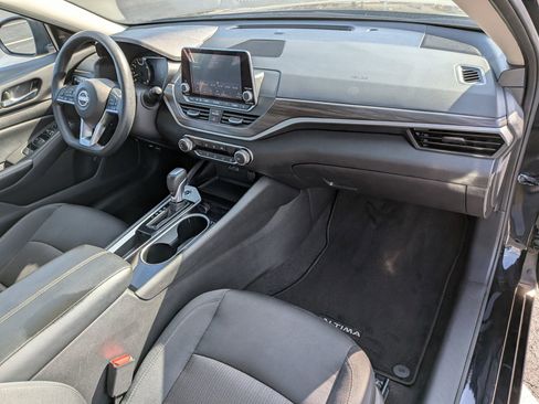 Used 2024 Nissan Altima 2.5 SV FWD image 36