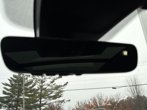 Used 2023 Volkswagen Tiguan SE R-Line image 40