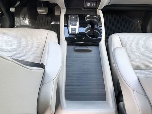 Used 2016 Honda Pilot Elite image 27