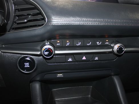 Used 2020 MAZDA MAZDA3 Sedan FWD image 18