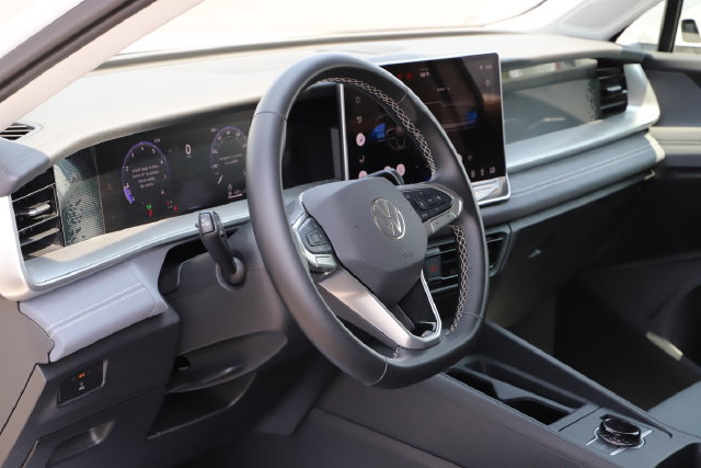 Used 2026 Volkswagen Tiguan SE AWD/4WD image 9