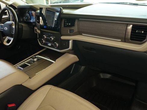 Used 2022 Ford Expedition Max Limited RWD image 5