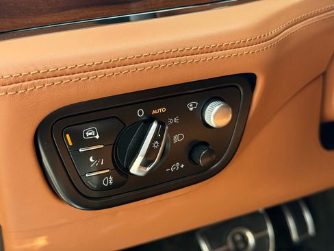 Certified 2021 Bentley Bentayga image 34