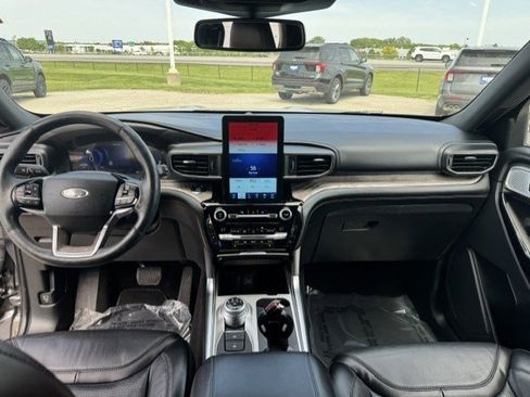 Used 2021 Ford Explorer Platinum w/ Equipment Group 601A AWD/4WD image 27