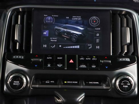 Used 2025 Lexus LX 600 4WD w/ Luxury Package image 21