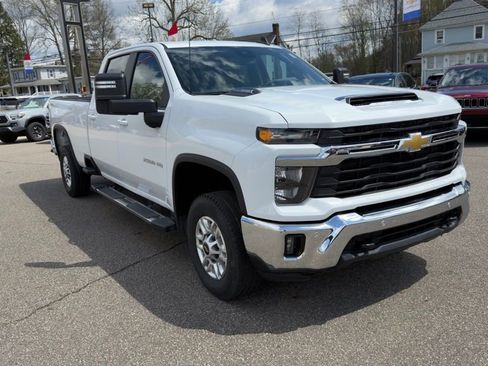 Used 2025 Chevrolet Silverado 2500 LT w/ Safety Package AWD/4WD image 2