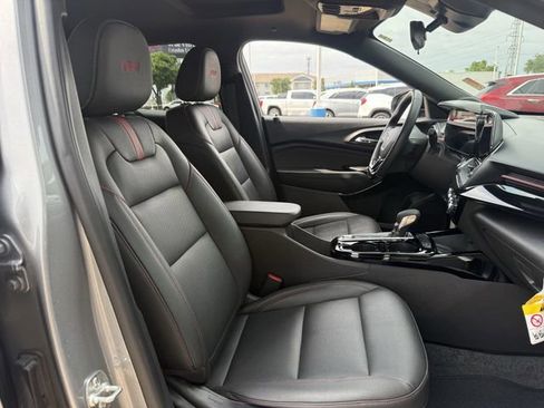 Used 2025 Chevrolet Trax RS w/ Sunroof Package FWD image 32