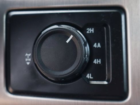 Used 2016 Ford F150 Platinum w/ Equipment Group 701A Luxury image 37