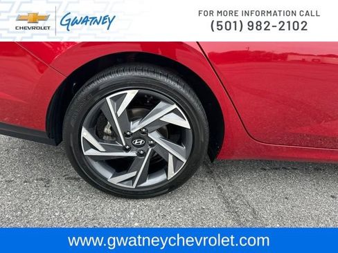 Used 2025 Hyundai Elantra SEL FWD image 11