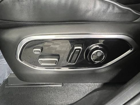 Used 2022 Jeep Grand Cherokee Overland w/ Luxury Tech Group IV AWD/4WD image 22