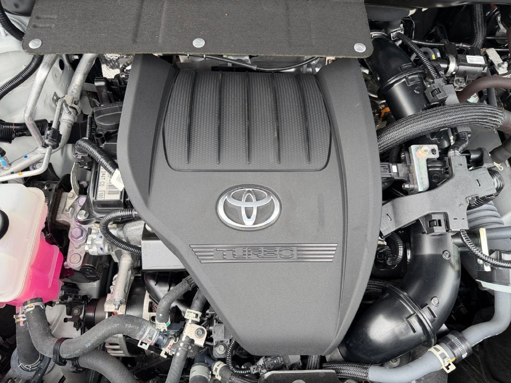 Used 2023 Toyota Highlander XLE AWD/4WD image 30