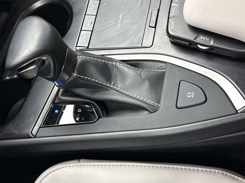 Used 2022 Lexus UX 200 image 28