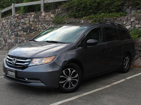 Used 2016 Honda Odyssey LX image 2