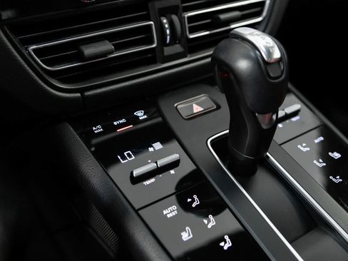 Used 2022 Porsche Macan AWD/4WD image 24