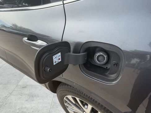 Used 2020 Ford Escape Titanium image 20