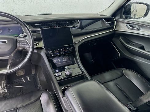 Used 2023 Jeep Grand Cherokee 30th Anniversary image 19