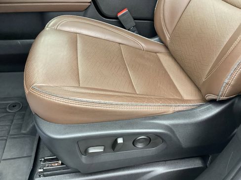 Used 2023 Chevrolet Suburban High Country w/ Premium Package 2 image 12