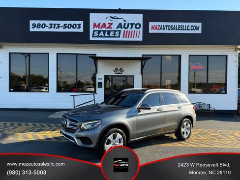 Used 2019 Mercedes-Benz GLC 300 4MATIC image 1