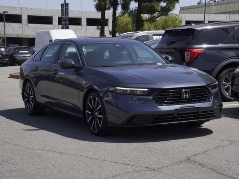 Used 2024 Honda Accord Touring image 2