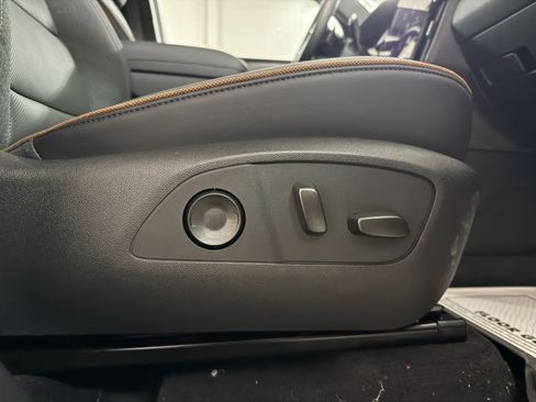 New 2025 GMC Acadia AT4 w/ Luxury Package AWD/4WD image 32