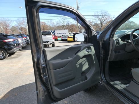 Used 2019 Nissan Frontier SV image 12