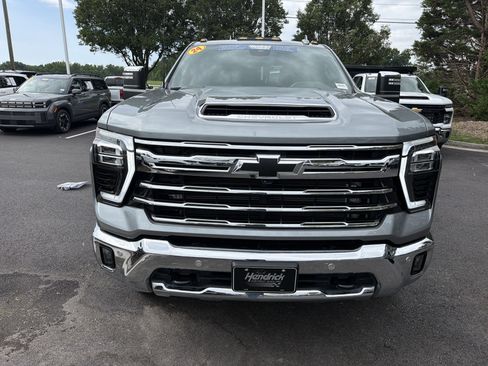 Used 2024 Chevrolet Silverado 2500 LTZ w/ LTZ Convenience Package AWD/4WD image 3