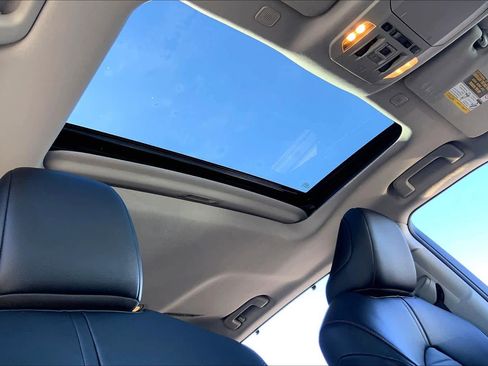 Used 2023 Toyota Highlander XLE image 13