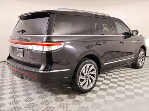 Used 2022 Lincoln Navigator Reserve image 22