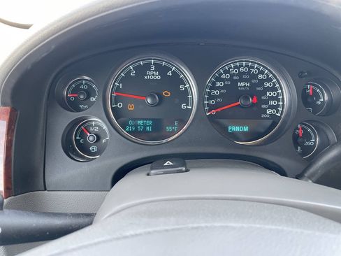 Used 2010 Chevrolet Suburban LT AWD/4WD image 15