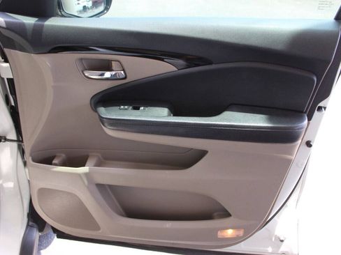 Used 2017 Honda Pilot Touring image 10